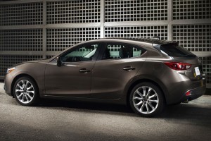 2015_Mazda_Mazda3_s_Grand_Touring_4dr_Hatchback_25L_4cyl_6A_3578573